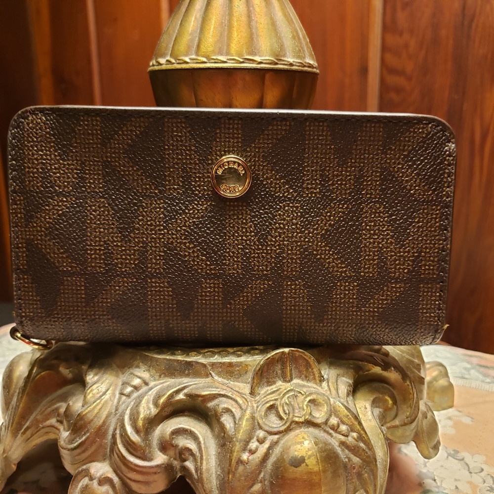 Michael Kors phone wallet